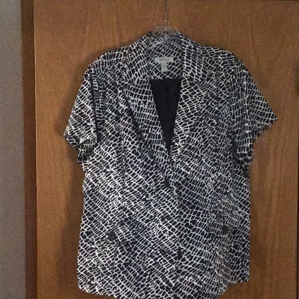 Dress barn Black and White Animal print short sleeved jacket